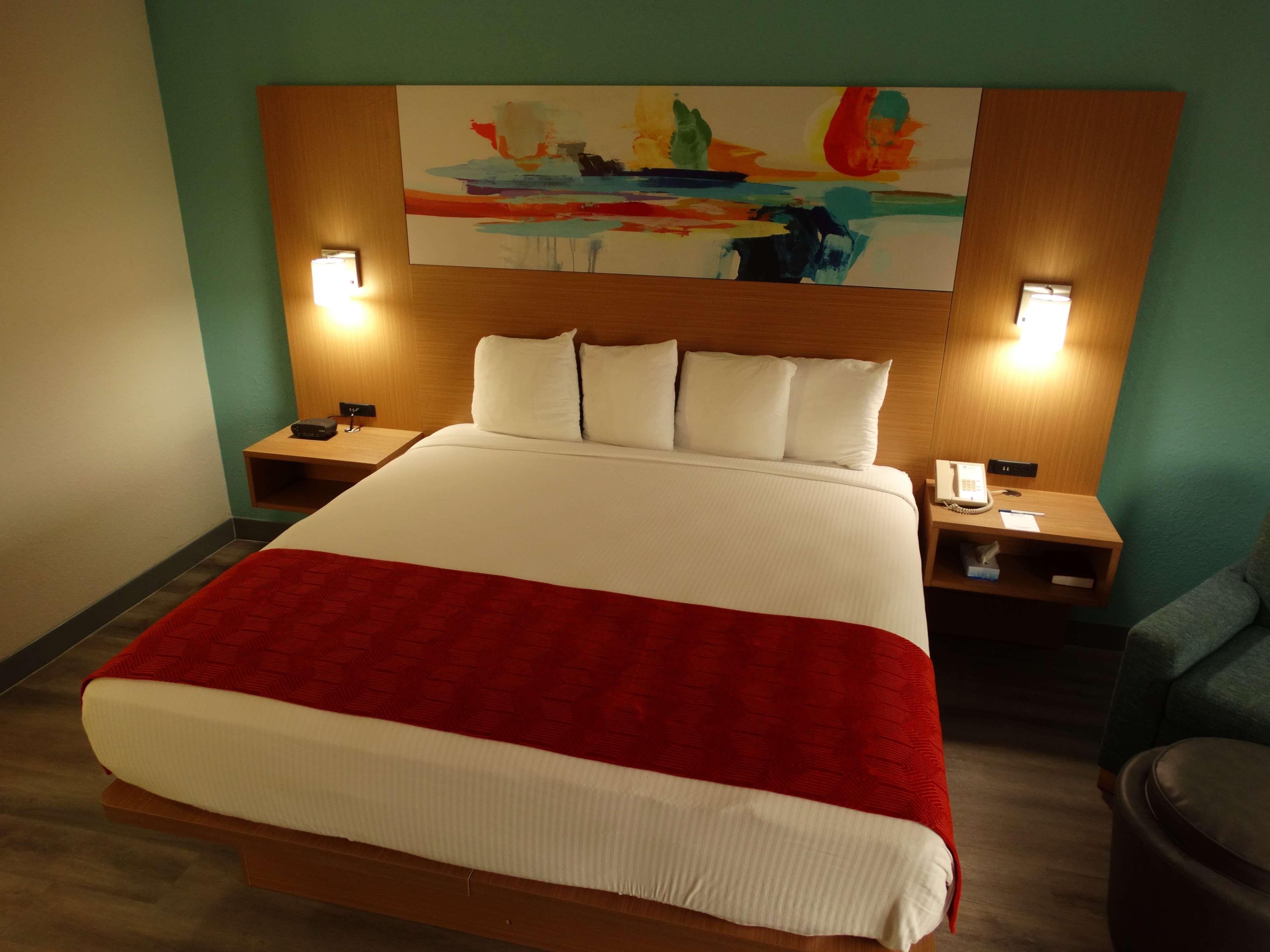 Best Western Plus Executive Hotel Richmond Dumbarton Exterior photo